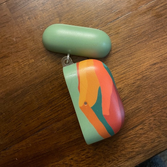 Casely AirPods Case - Endless Peaks - Picture 2 of 7